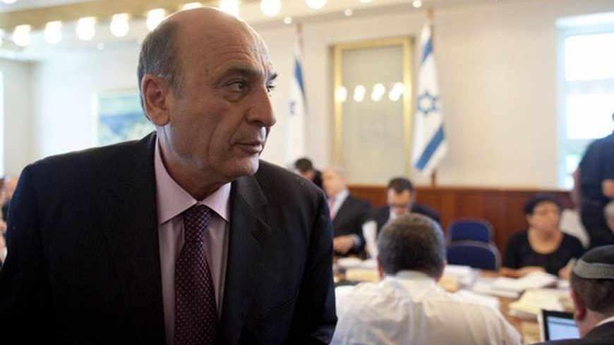 Vice Premier Shaul Mofaz, head of Prime Minister Benjamin Netanyahu's largest coalition partner Kadima, attends the weekly cabinet meeting in Jerusalem July 8, 2012. Netanyahu gave the green light on Sunday to reforms that would end blanket military exemptions for ultra-Orthodox Jewish men, in an about-face only hours after 20,000 Israelis marched for change. REUTERS/Uriel Sinai/Pool (JERUSALEM - Tags: POLITICS MILITARY) - RTR34Q84