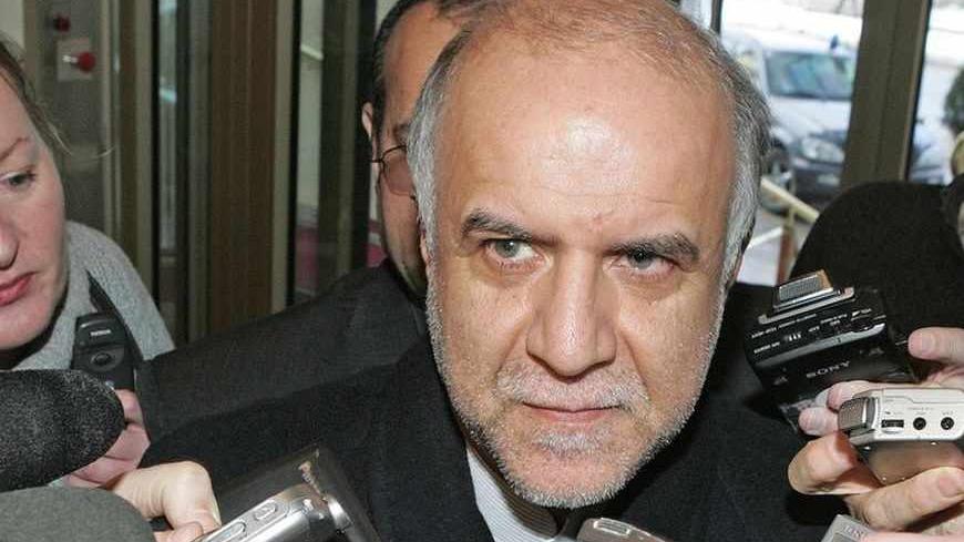 Iranian oil minister Bijan Namdar Zanganeh answers journalists' questions as he arrives in a hotel in Vienna January 29, 2005. OPEC oil ministers gather in Vienna for a meeting on January 30. REUTERS/Heinz-Peter Bader  HPB/AA - RTRLRCL