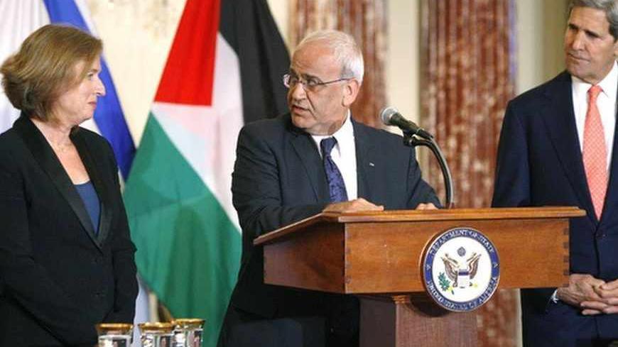 Chief Palestinian negotiator Saeb Erekat (C) directs remarks to Israel's Justice Minister Tzipi Livni (L) during a news conference with U.S. Secretary of State John Kerry (R) at the end of talks at the State Department in Washington July 30, 2013. Israeli and Palestinian negotiators held their first peace talks in nearly three years on Monday in a U.S.-brokered effort that Kerry hopes will end their conflict despite deep divisions. REUTERS/Jonathan Ernst (UNITED STATES - Tags: POLITICS) - RTX124ZT