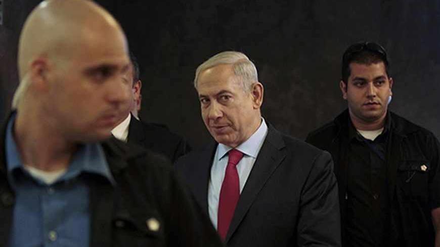 Israel's Prime Minister Benjamin Netanyahu (C) arrives for the weekly cabinet meeting in Jerusalem September 17, 2013. Netanyahu will meet U.S. President Barack Obama in Washington on September 30, an Israeli official said on Tuesday, for talks expected to focus on Iran's nuclear programme. REUTERS/Ammar Awad (JERUSALEM - Tags: POLITICS) - RTX13O85
