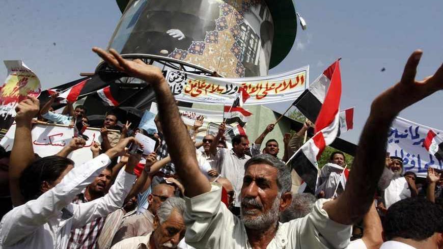 Protesters demand that the pensions of parliamentarians be cancelled during a demonstration in Najaf, 160km (100 miles) south of Baghdad, August 31, 2013. REUTERS/Haider Ala (IRAQ - Tags - Tags: POLITICS BUSINESS EMPLOYMENT SOCIETY CIVIL UNREST) - RTX132E