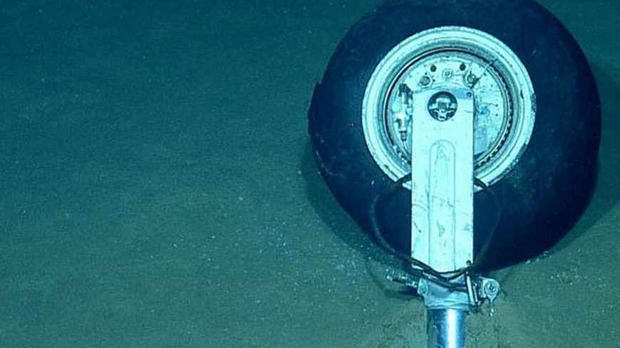 A piece of the wreckage of Turkish F-4 jet which was shot down by Syria and retrieved from the seabed on Thursday, is seen in this undated, picture taken underwater and released by Turkish Chief of Staff July 5, 2012. Turkey's armed forces command said on Thursday it had retrieved the bodies of two pilots of a jet shot down by Syria last month, recovering them from the seabed 8.6 nautical miles from the Syrian coast. REUTERS/Turkey Land Forces Headquarters/Handout (TURKEY - Tags: POLITICS MILITARY) FOR EDIT