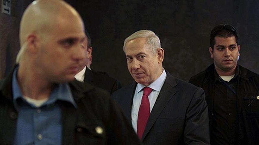 Israel's Prime Minister Benjamin Netanyahu (C) arrives for the weekly cabinet meeting in Jerusalem September 17, 2013. Netanyahu will meet U.S. President Barack Obama in Washington on September 30, an Israeli official said on Tuesday, for talks expected to focus on Iran's nuclear programme. REUTERS/Ammar Awad (JERUSALEM - Tags: POLITICS) - RTX13O85