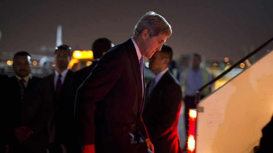 U.S. Secretary of State John Kerry steps aboard his aircraft after meeting with members of Egypt's government in Cairo, November 3, 2013. A day before Egypt's deposed Islamist president goes on trial, Kerry expressed guarded optimism on Sunday about a return to democracy in the country, as he began a tour partly aimed at easing tensions with Arab powers. REUTERS/Jason Reed (EGYPT - Tags: POLITICS) - RTX14YP8