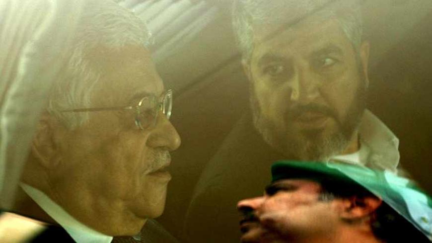 Palestinian President Mahmoud Abbas (L) and Hamas leader Khaled Meshaal sit inside a car after their meeting in Mecca February 7, 2007. Abbas and his Hamas rivals began crisis talks on Wednesday with a pledge not to leave Saudi Arabia until they had reached an agreement that would end deadly factional fighting. REUTERS/Suhaib Salem (SAUDI ARABIA) - RTR1M3BF