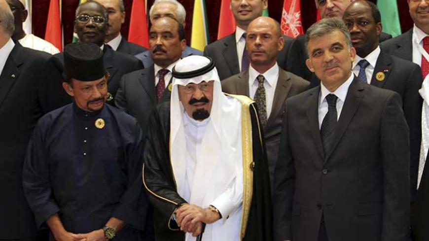 Brunei's Sultan Hassanal Bolkiah (L), Saudi Arabia's King Abdullah (C) and Turkey's President Abdullah Gul (R) pose for the official photo before the opening ceremony of the Organisation of Islamic Conference (OIC) summit in Mecca August 14, 2012.   REUTERS/Susan Baaghil   (SAUDI ARABIA - Tags: POLITICS ROYALS) - RTR36ULN