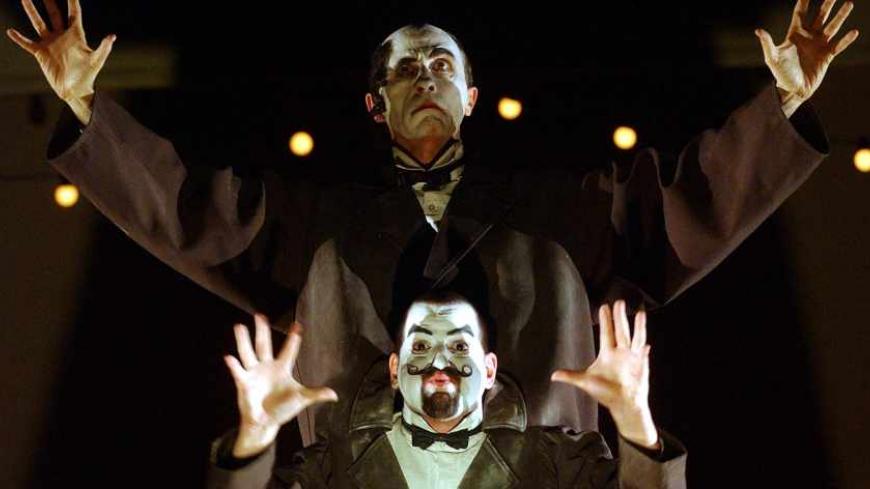 A MEMBERS OF THE ACTORS COMPANY 'IMBAL PINTO DANCE' FROM ISRAEL PERFORM DURING THE INTERNATIONAL THEATER FESTIVAL (FIT).  A members of the actors company 'Imbal Pinto Dance' from Israel perform during the International Theater Festival (FIT) in Caracas, April 8, 2004. The troupe is one of 16 companies taking part in the festival. REUTERS/Howard Yanes - RTRH3EA