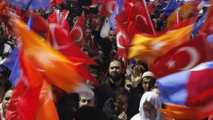 Supporters of Turkey's Prime Minister Tayyip Erdogan gather to welcome his arrival at Ataturk Airport in Istanbul December 27, 2013. A Turkish court blocked a government attempt to force police to disclose investigations to their superiors, officials said on Friday, in a setback for Erdogan's attempts to manage fallout from a high-level corruption scandal. REUTERS/Osman Orsal (TURKEY - Tags: POLITICS CRIME LAW CIVIL UNREST) - RTX16V6B