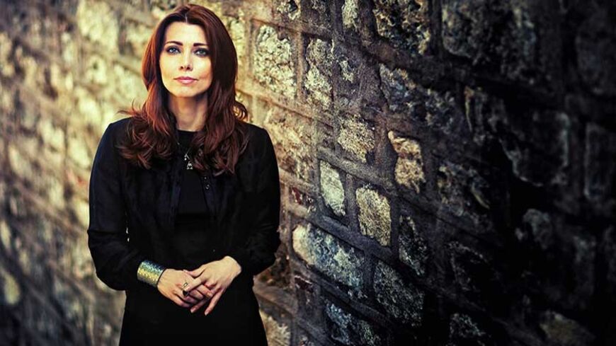 ElifShafak_CrediZeynelAbidin.jpg