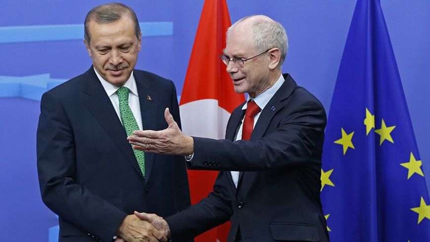 Turkey's Prime Minister Tayyip Erdogan (L) shakes hands with European Union Council President Herman Van Rompuy as he is welcomed ahead of a meeting at the EU council headquarters in Brussels January 21, 2014. REUTERS/Yves Herman (BELGIUM - Tags: POLITICS) - RTX17NNJ
