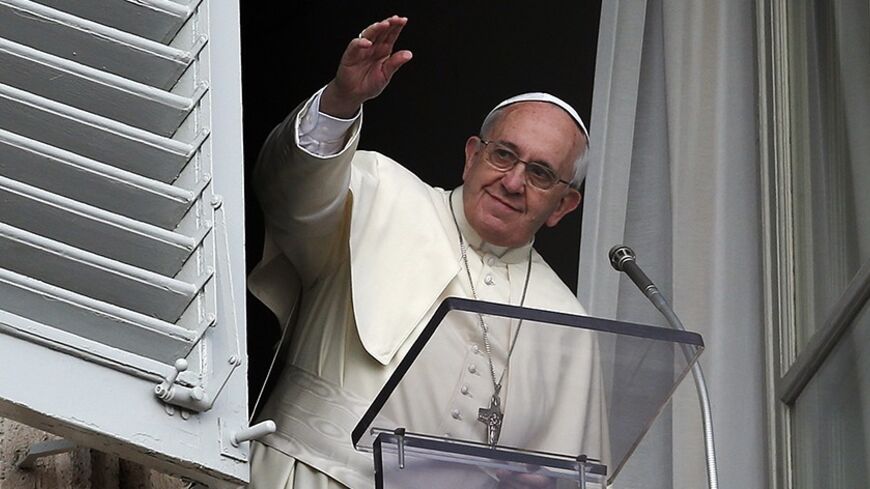 Pope Francis waves before releasing doves during the Angelus prayer in Saint Peter's square at the Vatican January 26, 2014.
REUTERS/Alessandro Bianchi (VATICAN - Tags: RELIGION) - RTX17V3O