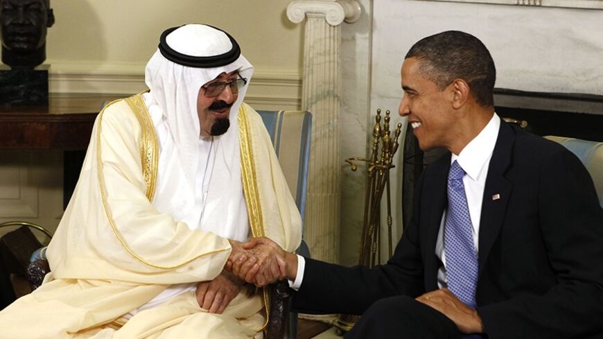 U.S. President Barack Obama (R) meets with King Abdullah of Saudi Arabia in the Oval Office of the White House in Washington June 29, 2010. REUTERS/Larry Downing (UNITED STATES - Tags: POLITICS) - RTR2FX2Z