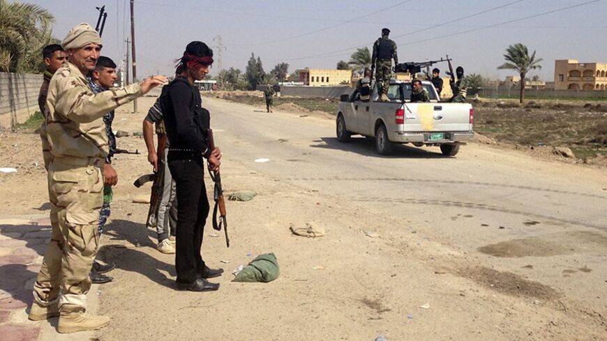 Iraqi security forces and Iraqi Sunni Muslim tribesmen take part in clashes with al-Qaeda-linked Islamic State in Iraq and the Levant (ISIL) in the city of Ramadi, 100 km (62 miles) west of Baghdad, February 25, 2014. Government forces are fighting rebellious Sunni tribes and an al-Qaeda splinter group, the Islamic State of Iraq and the Levant in western Anbar province. Picture taken February 25, 2014.  REUTERS/Stringer (IRAQ - Tags: CIVIL UNREST POLITICS) - RTR3FR3S