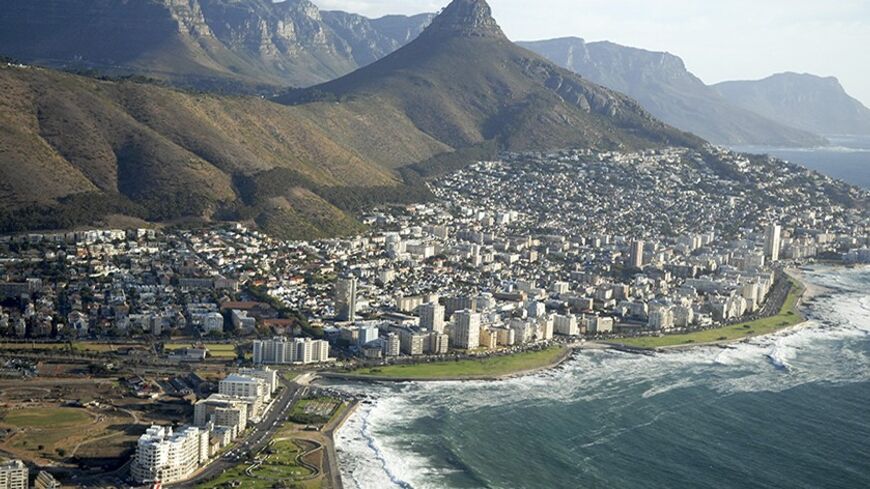 Cityscape of Cape Town  in South Africa a venue of the 2010 World Cup, February 17, 2010.  The 2010 World Cup soccer finals will take place in South Africa from June 11 - July 11. WORLD CUP 2010 PREVIEW -  CITYSCAPE    REUTERS/Euroluftbild.de  (SOUTH AFRICA - Tags: SPORT SOCCER CITYSCAPE)   BEST QUALITY AVAILABLE - RTR2B4Y5