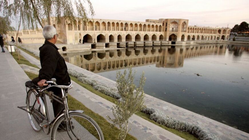 -PHOTO TAKEN 10JAN06- A general view of the Khagoo bridge on the Zayandeh-Rood river in Isfahan, 450 km (280 miles) south of [Tehran], January 10, 2006. Isfahan was designated 'Cultural Capital of the World of Islam' by the Organization of the Islamic Conference for 2006. PICTURE TAKEN JANUARY 10, 2006. - RTXO487