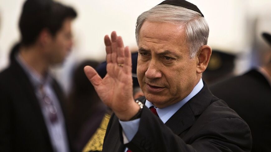 Israel's Prime Minister Benjamin Netanyahu gestures as he arrives for a ceremony marking Memorial Day in Jerusalem May 4, 2014. Israel commemorates its fallen soldiers on Memorial Day, which begins Sunday night. REUTERS/Nir Elias (JERUSALEM - Tags: ANNIVERSARY POLITICS CONFLICT) - RTR3NQKA