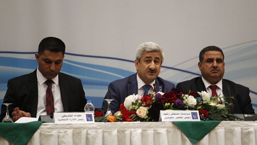 Sarbast Mustafa (C), chairman of the Independent High Electoral Commission (IHEC), speaks during a news conference to announce the final results of the parliamentary election in Baghdad May 19, 2014. Prime Minister Nouri Maliki won the largest share of Iraqi parliamentary seats in last month's national elections, dealing a blow to Shi?ite, Sunni and Kurdish rivals who opposed his serving a third term. REUTERS/Ahmed Saad (IRAQ - Tags: ELECTIONS POLITICS) - RTR3PULT