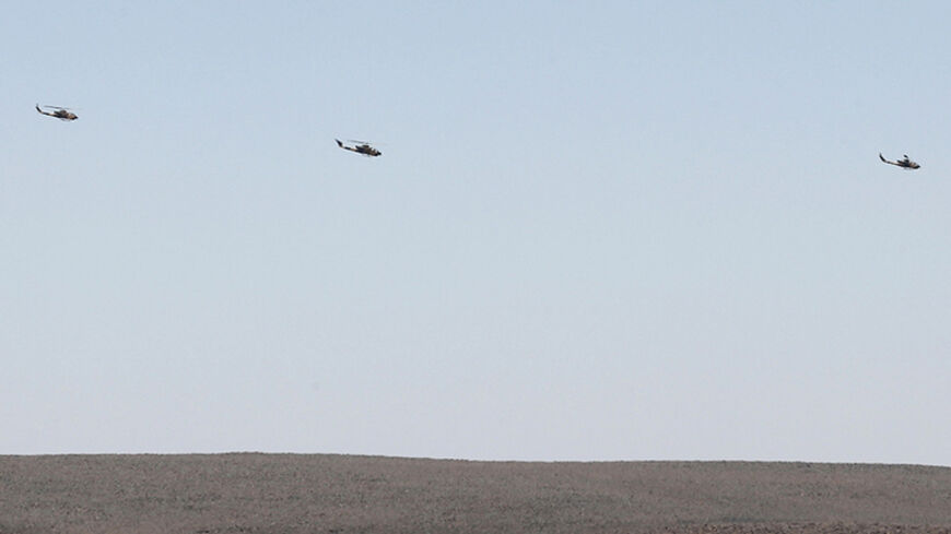 Jordanian military helicopters fly near Ruweished, near Jordan's eastern border with Iraq, east of Amman June 23, 2014. Sunni tribesmen took control of a border crossing between Iraq and Jordan after Iraq's army pulled out of the area following clashes with rebels, Iraqi and Jordanian intelligence sources said on Monday.   REUTERS/Muhammad Hamed (JORDAN - Tags: POLITICS MILITARY CONFLICT CIVIL UNREST) - RTR3V9QN