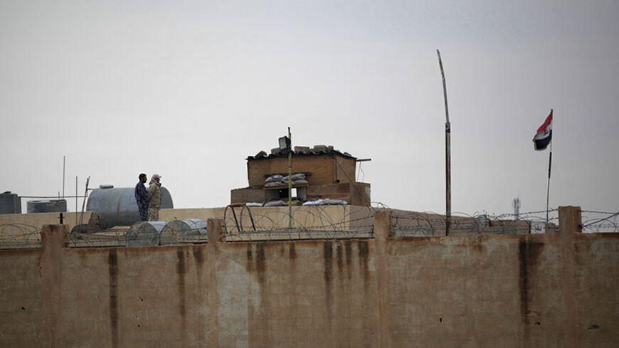 Iraqi soldiers stand beside Al-Yaroubia crossing in the province of Hasakah November 10, 2013. REUTERS/Stringer (SYRIA - Tags: POLITICS CIVIL UNREST CONFLICT MILITARY) - RTX158J9