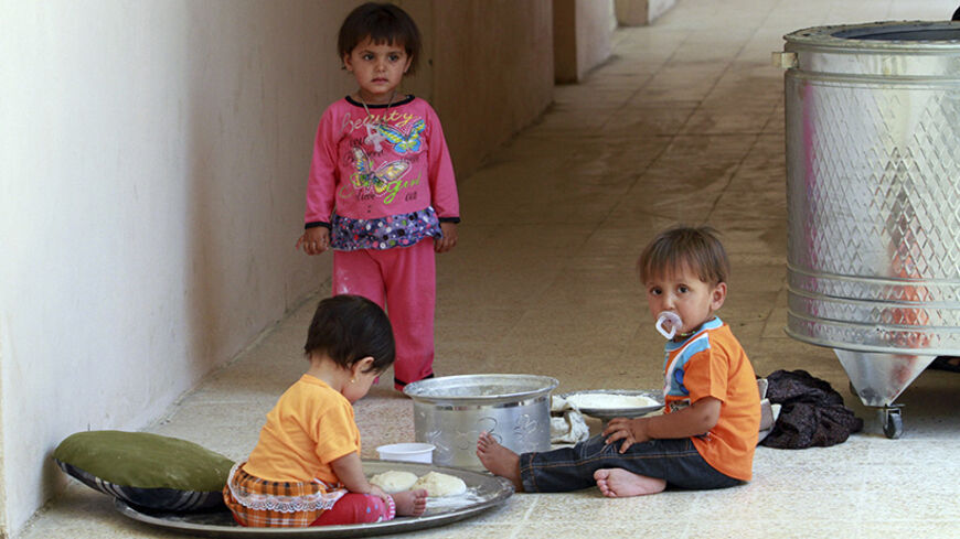 Shi'ite Turkmen children, whose families fled the violence in Mosul, play at a school in the town of Nahrawan, east of Baghdad, July 16, 2014. Baghdad has struggled to recapture territory from the insurgents who seized Mosul, Tikrit and other cities last month in a rapid offensive which threatens to fragment Iraq on ethnic and sectarian lines.   REUTERS/Mahmoud Raouf Mahmoud (IRAQ - Tags: CIVIL UNREST POLITICS) - RTR3YWMV