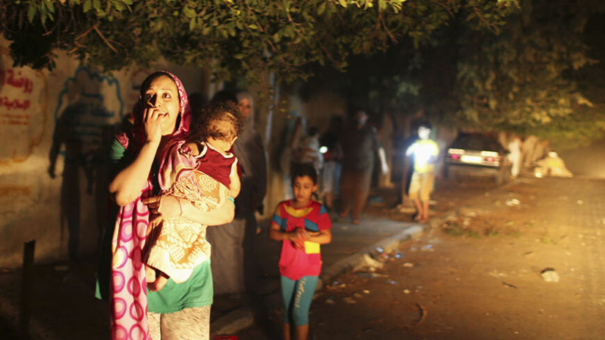 Palestinians flee their houses at the scene of what witnesses said was an Israeli air strike, in Gaza City August 19, 2014. A two-year-old Gaza girl and a woman were killed in an Israeli air strike on Tuesday, making them the first Palestinian deaths in the conflict since the breakdown of a truce earlier in the day, Palestinian health officials said. Israel said it ordered retaliatory raids when militants violated a truce by firing rockets at Israel.    REUTERS/Mohammed Salem (GAZA - Tags: POLITICS CIVIL UN