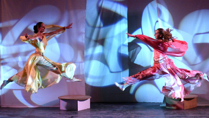 Arab Israeli dancers of the "Salma" dancing group perform "Ala Balee" at Jerash's northern theatre August 2, 2004. Inaugurated in 1981 by Queen Noor Al-Hussein, the Jerash festival is held annually with the participation of dozens of local and international bands and singers and attracts an audience from around the world. REUTERS/Ali Jarekji  AJ/DBP - RTR7WSU