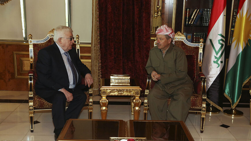 Iraqi President Fouad Massoum (L) meets with Iraqi Kurdish regional President Masoud Barzani in Arbil, in Iraq's northern autonomous Kurdistan region, November 5, 2014.  REUTERS/Azad Lashkari (IRAQ - Tags: POLITICS CIVIL UNREST CONFLICT) - RTR4CZHG