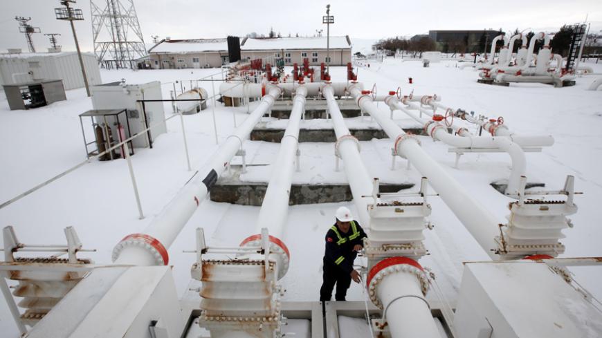 A worker checks the valve gears in a natural gas control centre of Turkey's Petroleum and Pipeline Corporation, 35 km (22 miles) west of Ankara, February 14, 2012. REUTERS/Umit Bektas (TURKEY - Tags: BUSINESS ENERGY) - RTR2XU2U