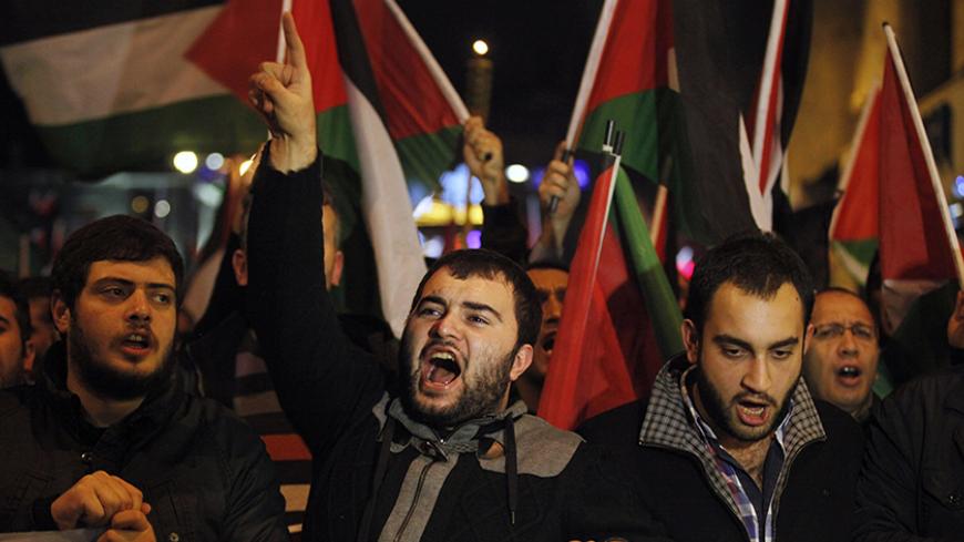 Turkish demonstrators shout anti-Israel slogans during a demonstration in Istanbul November 5, 2014.  REUTERS/Osman Orsal (TURKEY - Tags: POLITICS CIVIL UNREST) - RTR4D076