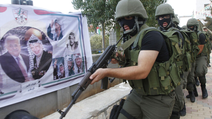 Members of the Palestinian security forces take part in a training session in the West Bank town of Tubas near Jenin November 17, 2014 . REUTERS/Abed Omar Qusini (WEST BANK - Tags: POLITICS MILITARY) - RTR4EGMZ