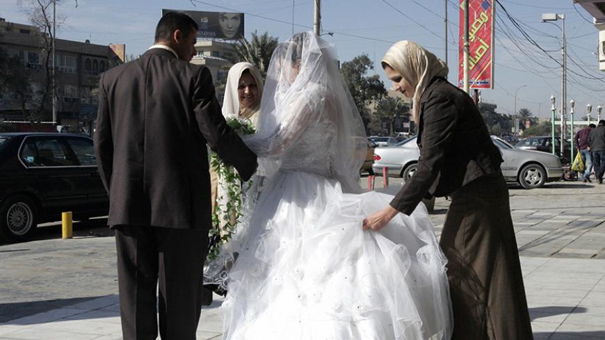 TO GO WITH AFP STORY BY BRYAN PEARSON
(FILES) A file picture dated 04 January 2007 shows an Iraqi bride preparing to go to her wedding party in Baghdad. Yassir and Sara (not pictured) plan 03 September 2007 to get married in Baghdad after Ramadan but don't spread the word. It could get them killed. There'll be no convoys of decorated cars, no stopping for wedding photographs, no all-night party with hundreds of friends in a hired hall, no fanfare, no fireworks -- nothing to draw the unwanted attention of bo