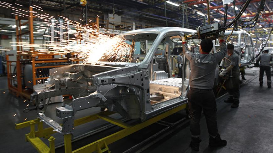 Employees work at the assembly line of a Karsan automotive  factory in Bursa February 17, 2011. Turkish automotive company Karsan began production after it signed a strategic partnership deal with Italian bus builder BredaMenarinibus to manufacture Italian company's buses in its Akcalar plant in Bursa. REUTERS/Murad Sezer (TURKEYTRANSPORT - Tags: TRANSPORT BUSINESS) - RTR2IPVU