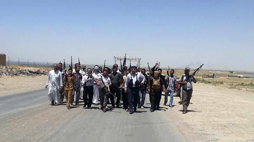 Tribal fighters and members of Iraqi security forces take part in an intensive security deployment on the outskirts of Diyala province June 14, 2014. The insurgent offensive that has threatened to dismember Iraq spread to the northwest of the country on Sunday, when Sunni militants launched a dawn raid on a town close to the Syrian border, clashing with police and government forces. Picture taken June 14.  REUTERS/Stringer (IRAQ - Tags - Tags: CIVIL UNREST POLITICS MILITARY) - RTR3TW02