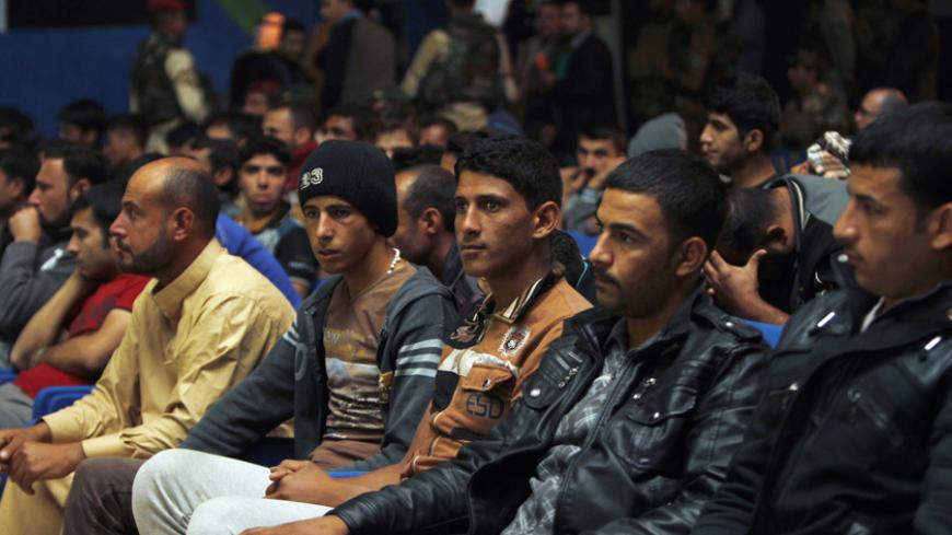 Sunni volunteers attend a tribal conference, regarding the Islamic State, at the Ain al-Assad military base in the Anbar province, November 11, 2014. REUTERS/Ahmed Saad (IRAQ - Tags: CIVIL UNREST POLITICS MILITARY) - RTR4DRXT