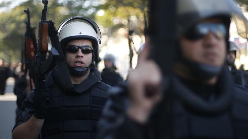 Members of Palestinian security forces loyal to Hamas march during a parade marking the sixth anniversary of the death of former Hamas interior minister Saeed Seyam, in Gaza City January 18, 2015. Seyam was killed by an Israeli air strike during the three-week offensive Israel launched in 2008 and 2009. REUTERS/Suhaib Salem (GAZA - Tags: POLITICS MILITARY ANNIVERSARY) - RTR4LUN5