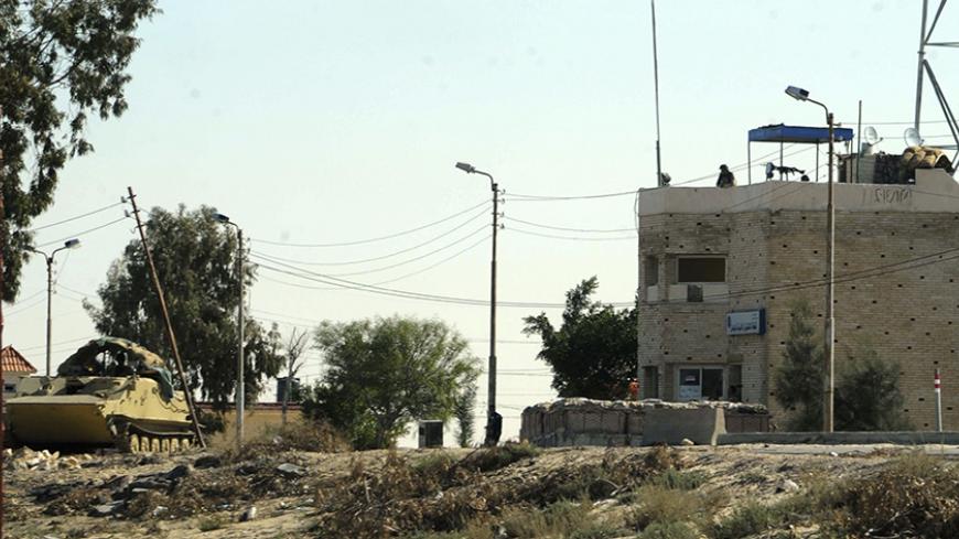 Egyptian soldiers stand guard at an army checkpoint in Arish, North Sinai, Egypt, January 31, 2015. President Abdel Fattah al-Sisi said on Saturday that Egypt faces a long, hard battle against militancy, days after one of the bloodiest attacks on security forces in years. On Thursday night, four separate attacks on security forces in North Sinai were among the worst in the country in years. Islamic State's Egyptian wing, Sinai Province, claimed the killing of at least 30 soldiers and police officers.    REU