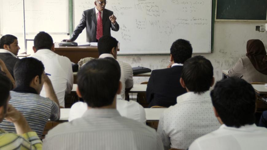 A professor gives a lecture to students at the College of Administration and Economy in Baghdad University March 16, 2009. Iraqi academics who fled abroad from violence and oppression are trickling back home in response to pleas from their government -- but they are finding jobs few and the welcome far from warm. Many waited years for Saddam Hussein to fall, and longer for sectarian violence, triggered by the 2003 U.S.-led invasion, to end.  Picture taken March 16, 2009. To match Feature IRAQ/ACADEMICS     