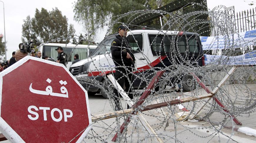 A police officer stands guard in front of the Bardo Museum in Tunis March 24, 2015. The national museum reopened on Tuesday, almost a week after a militant attack which killed 20 foreign visitors.   REUTERS/Zoubeir Souissi - RTR4UMIW