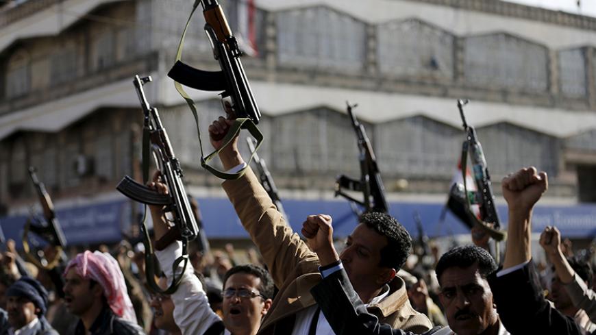 Followers of the Houthi demonstrate against the Saudi-led air strikes on Yemen, in Sanaa April 1, 2015. REUTERS/Khaled Abdullah - RTR4VRXB