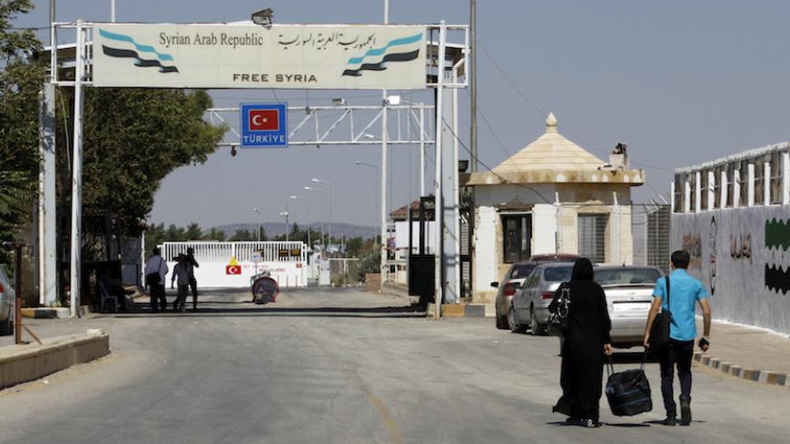 Civilians carry their belongings as they attempt to enter Turkey at the Bab Al-Salam border crossing September 9, 2013. REUTERS/Molhem Barakat  (SYRIA - Tags: POLITICS CIVIL UNREST CONFLICT SOCIETY IMMIGRATION) - RTX13EJ4