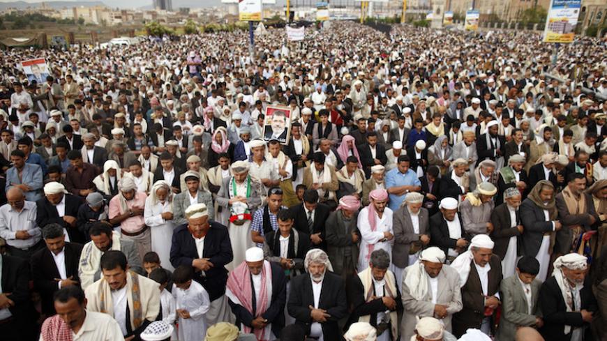 Supporters of Egypt's deposed Islamist President Mohamed Mursi pray during a rally in protest against the recent violence in Egypt, in Sanaa August 16, 2013. Protests by Mursi supporters turned violent across Egypt on Friday, with witnesses reporting four dead in central Cairo and at least 12 killed in northern cities as the Muslim Brotherhood staged a "Day of Rage". REUTERS/Khaled Abdullah (YEMEN - Tags: POLITICS CIVIL UNREST RELIGION) - RTX12NKR