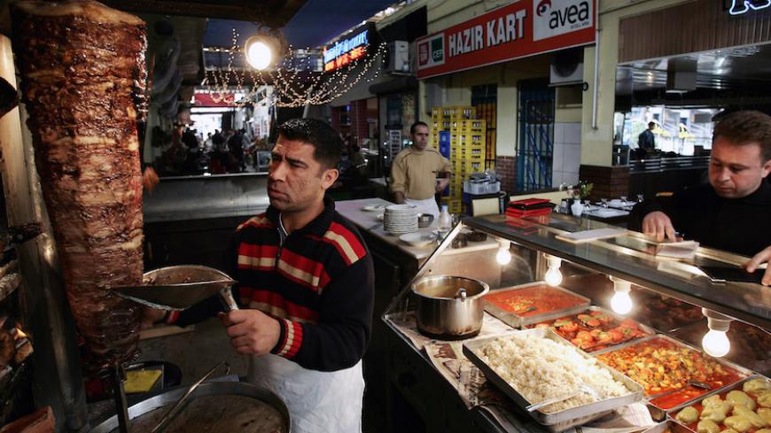 A Turkish cook prepares doner kebab made of beef in a small restaurant in the Mediterranean Turkish city of Antalya January 17, 2006. Turkey's top holiday destination Antalya is concerned by the westward spread of the bird flu disease towards the city blessed by a long Mediterranean coast. Photo taken January 17, 2006. REUTERS/Umit Bektas PP06010254 - RTR18CPI