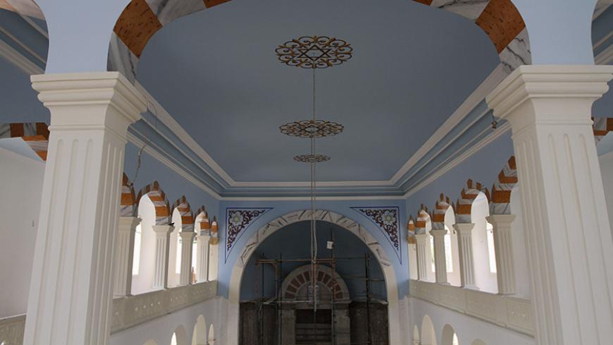 The interior of Maghen Abraham, Beirut's oldest synagogue, is seen in Wadi abu-Jmil district August 3, 2010. REUTERS/Jamal Saidi (LEBANON) - RTR2H033