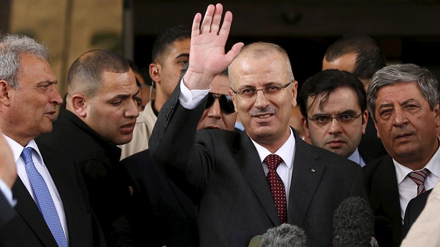 Palestinian Prime Minister Rami Hamdallah waves during a news conference in Gaza City March 25, 2015. Hamdallah, who arrived to Gaza on Wednesday, urged donor countries to fulfill their financial obligations for the reconstruction of Gaza. REUTERS/Mohammed Salem







 - RTR4UTH1