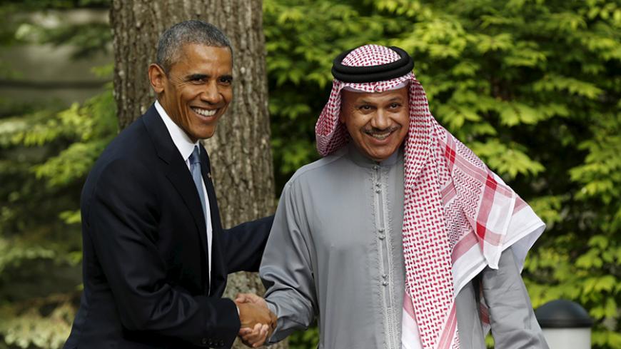 U.S. President Barack Obama greets Secretary General of the Gulf Cooperation Council Abdul Latif bin Rashid Al Zayani while hosting the six-nation Gulf Cooperation Council (GCC) at Camp David in Maryland May 14, 2015.  
REUTERS/Kevin Lamarque   - RTX1D0YT