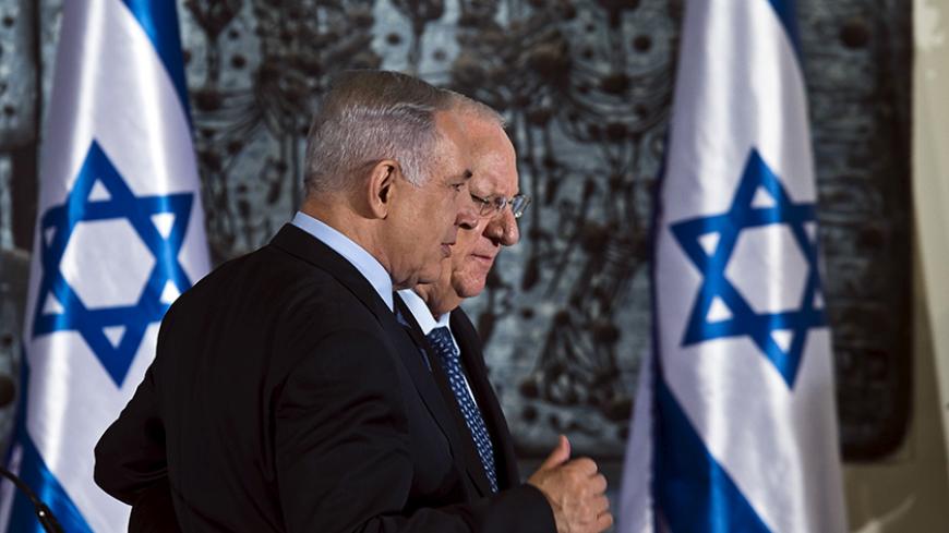 Israel's President Reuven Rivlin (rear) walks with Prime Minister Benjamin Netanyahu (front) before a group photo with ministers of the new Israeli government, in Jerusalem May 19, 2015. REUTERS/Nir Elias TPX IMAGES OF THE DAY - RTX1DMGX