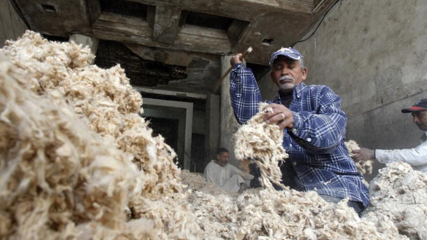 A cotton worker is pictured along a street in old Cairo November 27, 2010. Egyptians wondering whether to vote in Sunday's parliamentary election must factor in the risk of brawls involving thugs hired by rival candidates. REUTERS/Amr Abdallah Dalsh (EGYPT - Tags: POLITICS ELECTIONS) - RTXV4R6