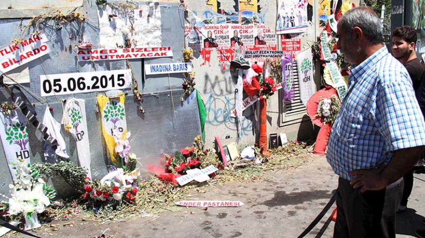 People visit the site to commemorate victims of last week's blast in Diyarbakir, Turkey, June 12, 2015.  A bombing last Friday killed three people and wounded at least 200 during an election rally of the pro-Kurdish Peoples' Democratic Party (HDP), in Diyarbakir.  REUTERS/Sertac Kayar - RTX1G87O