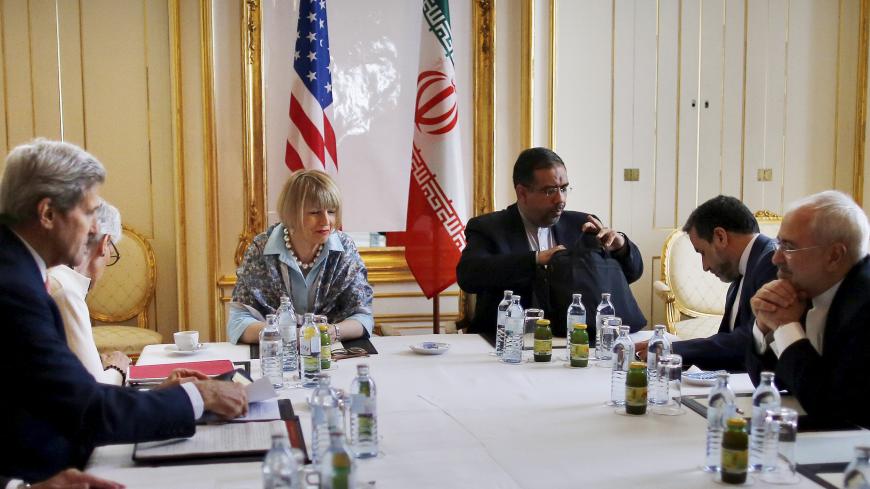 Iranian Foreign Minister Mohammad Javad Zarif (2nd R) meets with U.S. Secretary of State John Kerry (2nd L) at a hotel in Vienna, Austria June 27, 2015. Senior U.S. and Iranian officials said much hard work still needs to be done to bridge significant differences on an agreement to curb Iran's nuclear programme.   REUTERS/Carlos Barria - RTX1I13O