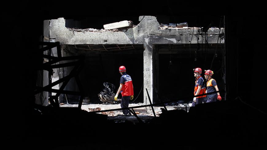 Search and rescue officers work at a damaged building at the site of blast in the town of Reyhanli in Hatay province, near the Turkish-Syrian border, May 14, 2013. REUTERS/Umit Bektas (TURKEY - Tags: POLITICS CIVIL UNREST) - RTXZLWH